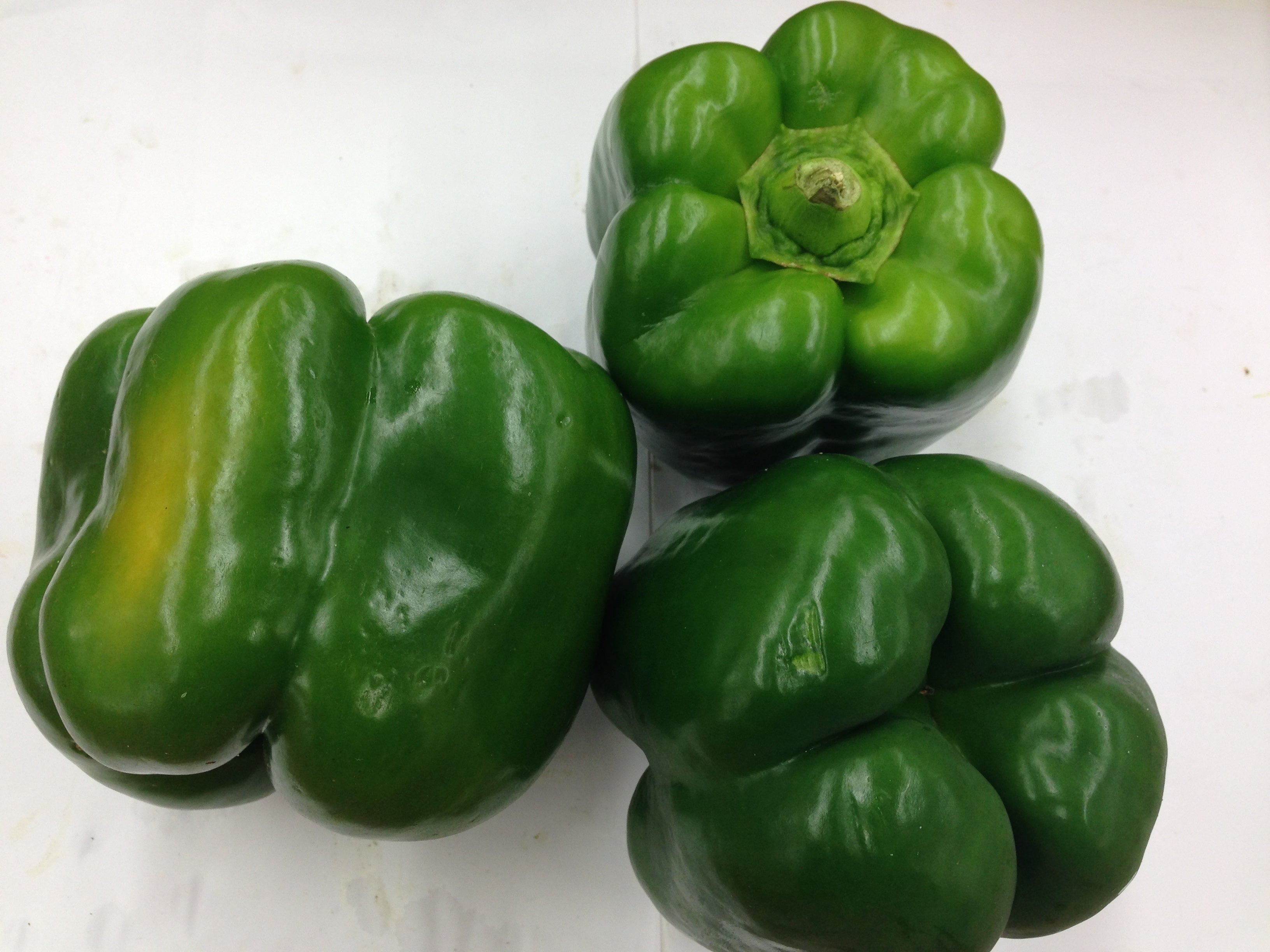 Fresh GREEN PEPPER $-Lb